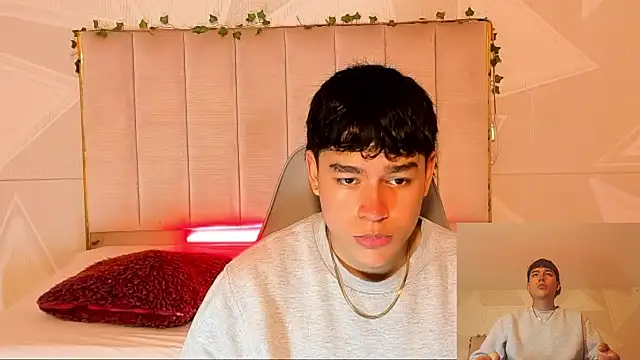 Logann  Smith online show from October 22, 4:21 pm