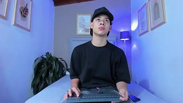 ApoloRicci online show from October 27, 7:16 pm