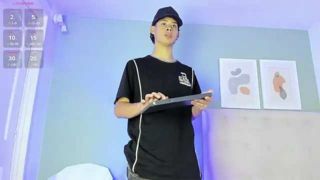 ApoloRicci online show from February 4, 7:42 pm