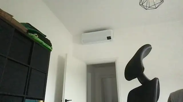 LukaShyGuy online show from December 16, 1:07 pm