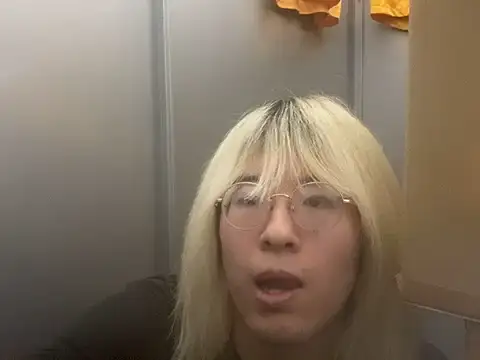 MUIMUICHAN27 online show from December 19, 5:37 am