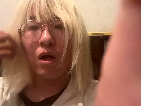 MUIMUICHAN27 online show from October 22, 2:21 pm