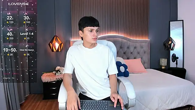 Maxii18  online show from November 14, 7:37 pm