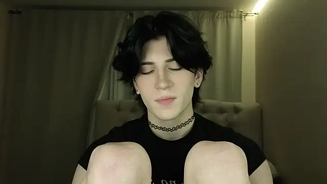 Oliver star boy  online show from April 18, 7:07 pm