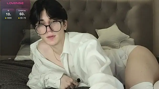 Oliver star boy  online show from February 17, 5:34 pm