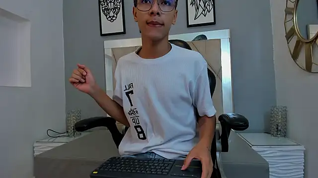 adams bobby online show from March 4, 11:06 am