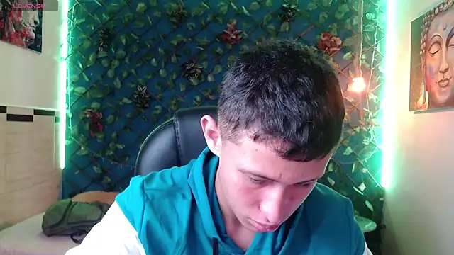 Garuo 18 online show from November 15, 3:52 am