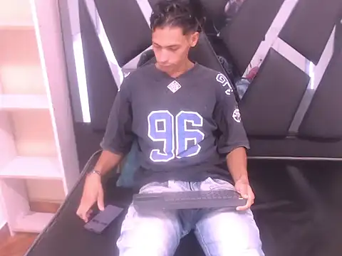 wiltom  online show from October 31, 12:52 pm