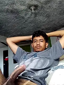 SkinniYamo online show from March 13, 1:52 pm