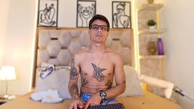 Andrew Haalls online show from November 18, 9:06 pm