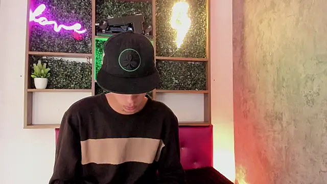 Max Steell online show from October 28, 5:43 am