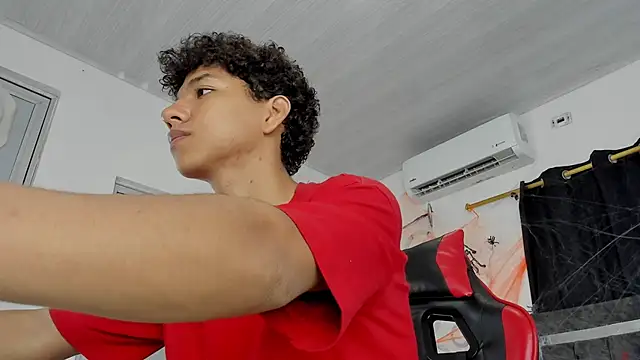 Maximiliano Khalil online show from November 2, 8:46 pm