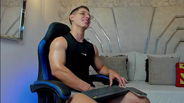 MAXTHOMSON online show from March 28, 1:28 am