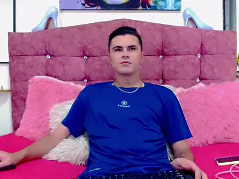 Sebastian Loaiza online show from November 22, 9:25 pm