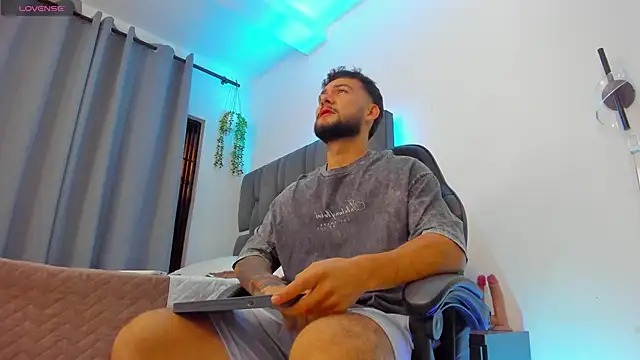 noah corvelle online show from February 3, 1:03 am