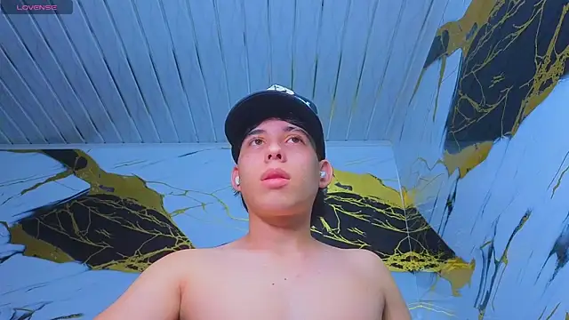 Suarezz10  online show from December 19, 8:11 am