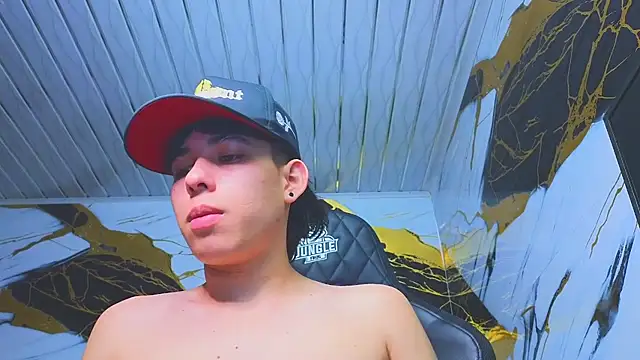 Suarezz10  online show from December 3, 4:02 pm