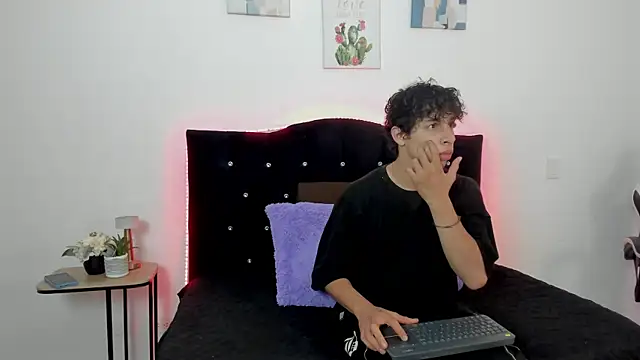 chris evans27 online show from February 24, 1:18 am