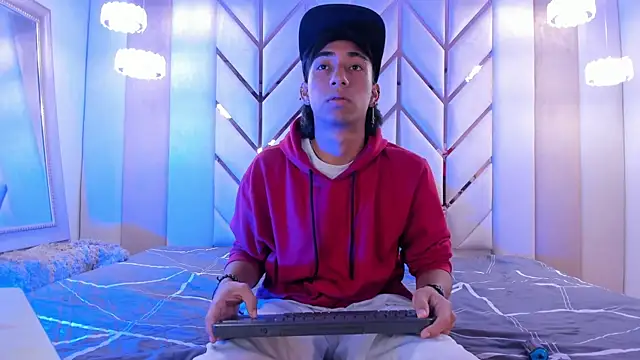 Austin Santos  online show from November 6, 12:08 pm