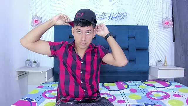 KEVIN MCKINLEY online show from November 6, 5:32 am