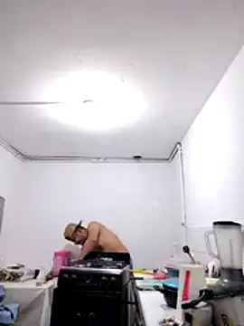 themorenofit08 online show from April 15, 11:04 pm