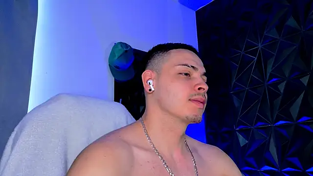 Maxwell Dupont online show from December 17, 2:46 pm