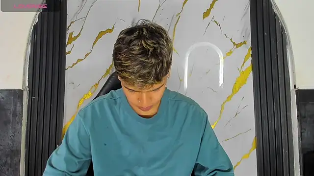 Timmy Kiing  online show from January 8, 9:09 pm