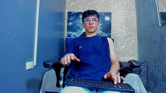 ElanGiraldo online show from May 30, 9:48 pm