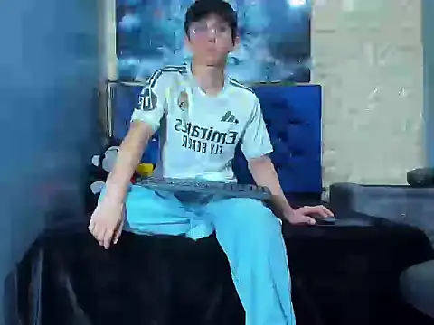 ElanGiraldo online show from March 22, 9:09 pm