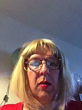 simone xdressing online show from April 15, 6:19 pm