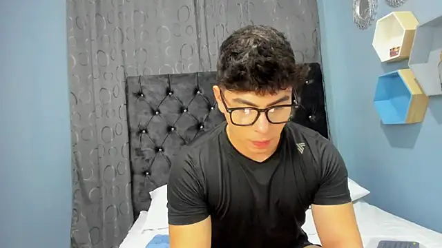 Dereck delaVega online show from November 12, 11:53 pm