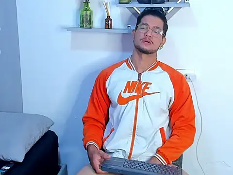 Nolan joness online show from May 23, 11:59 am