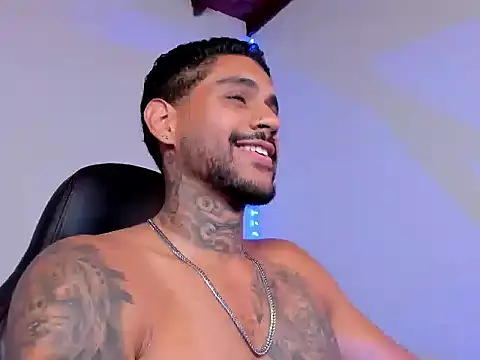 LuigiVitale 1 online show from November 15, 5:53 am