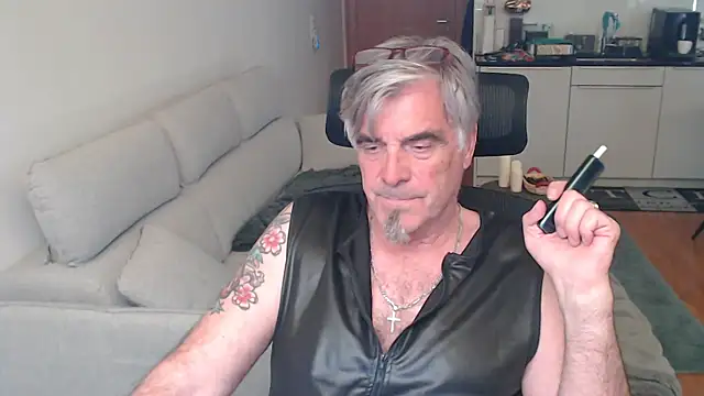Buidapest online show from May 25, 5:46 am