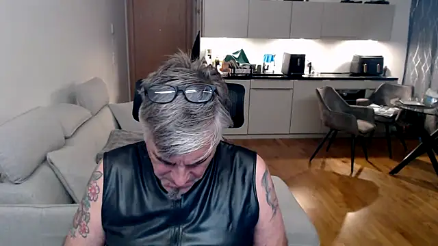 Buidapest online show from March 20, 5:22 am