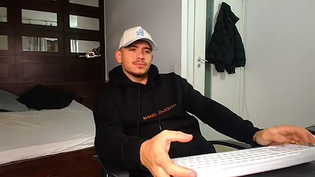 ElijahThorne online show from February 9, 5:45 am