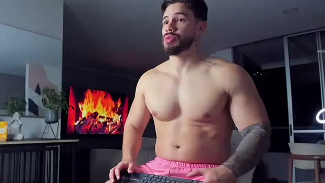 Valenthino Salvatore online show from April 16, 3:50 am