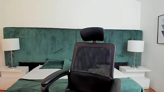 CleoColliva  online show from December 2, 3:09 am