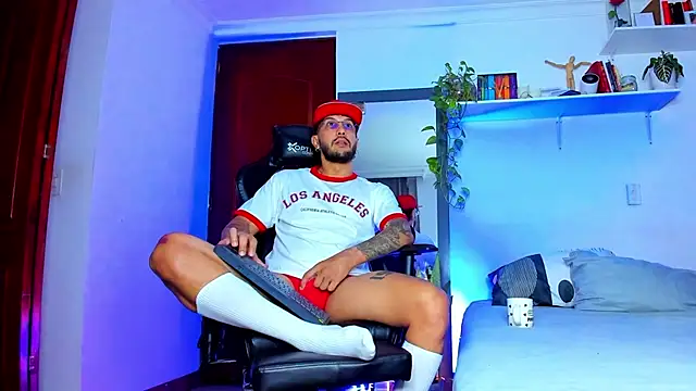 JotaCeliz online show from June 23, 11:03 am