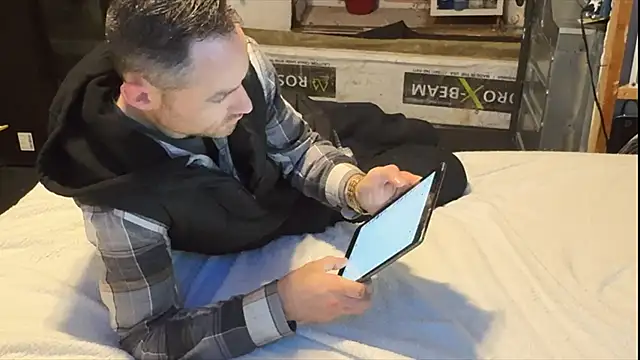 famous1tad online show from November 26, 7:33 am