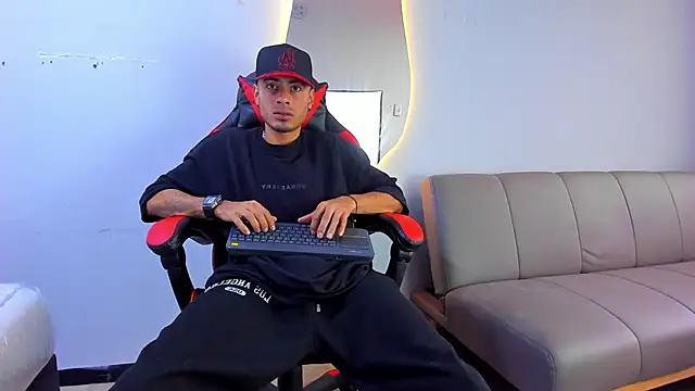 MatthewCullen online show from December 16, 9:44 pm