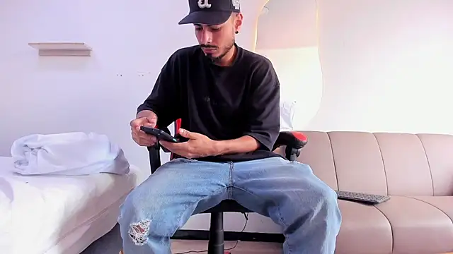 MatthewCullen online show from March 21, 8:24 pm