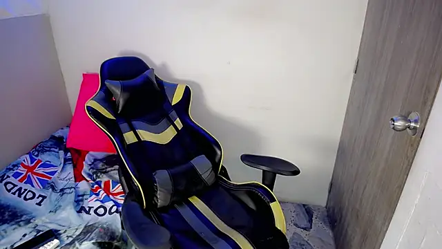 d moneyy  online show from February 26, 4:25 am