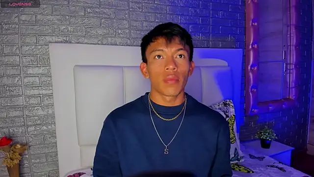 santinaughty online show from January 10, 3:34 am