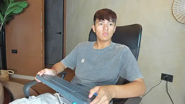 isaac grimm online show from February 6, 3:14 am