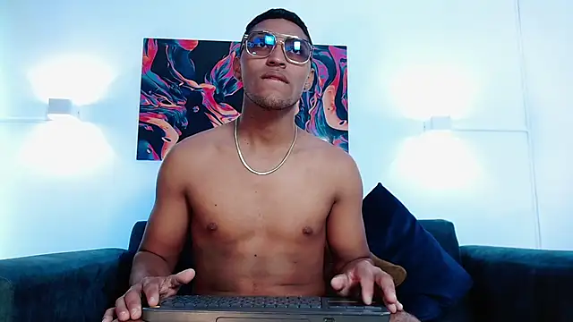 LeonDisanto online show from December 15, 6:38 pm