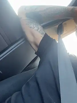 kingNQueen1211 online show from April 24, 1:24 pm