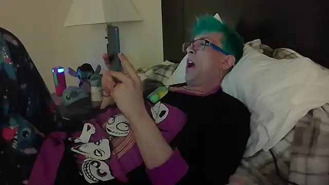 AskAveryAnything online show from March 6, 11:57 pm