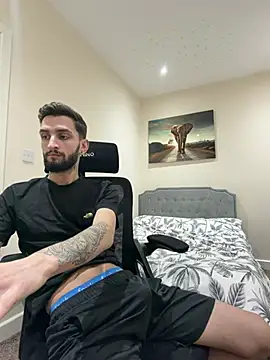 Juliann69Ramiro online show from January 15, 8:22 pm