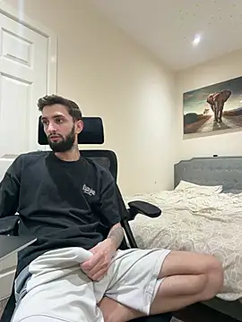 Juliann69Ramiro online show from April 7, 9:15 pm